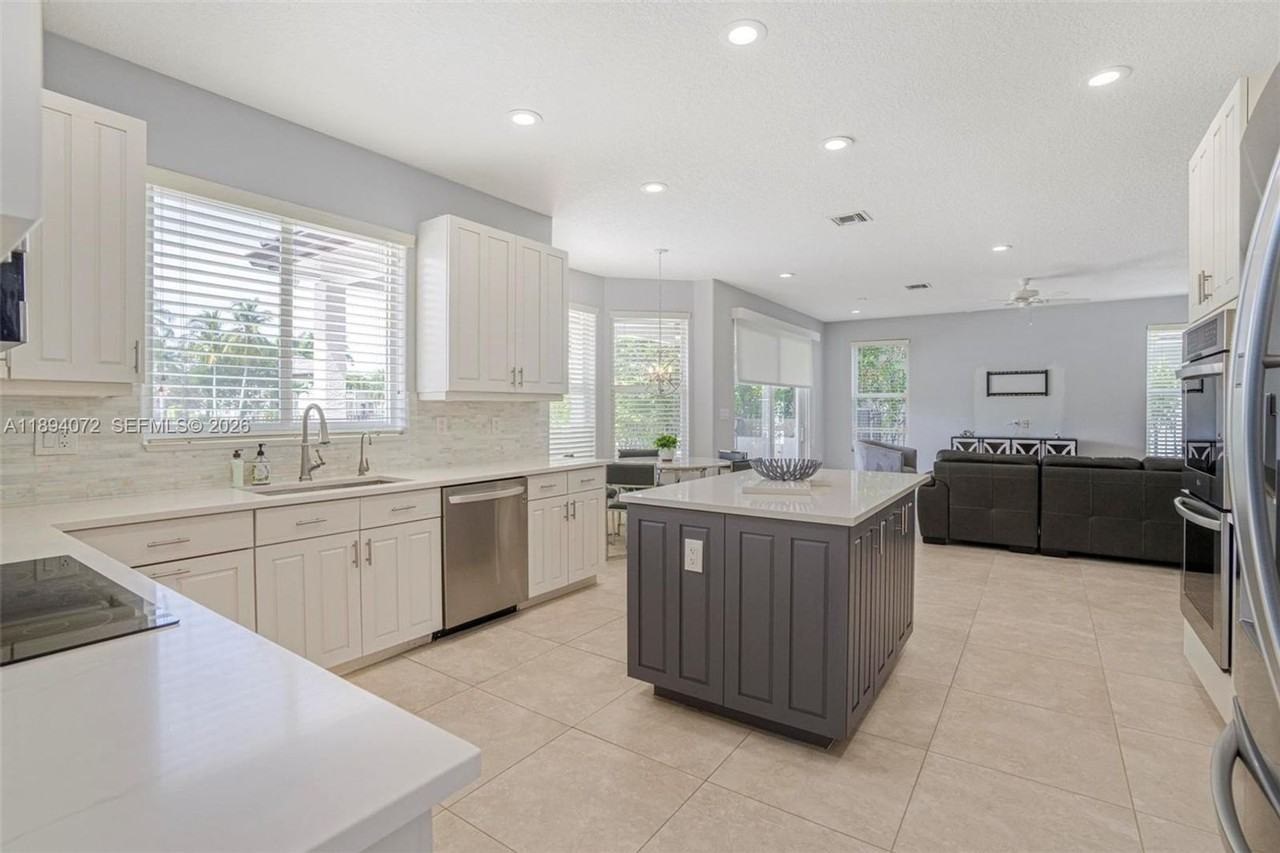 11750 Bayfield Dr - Photo 2 of 25