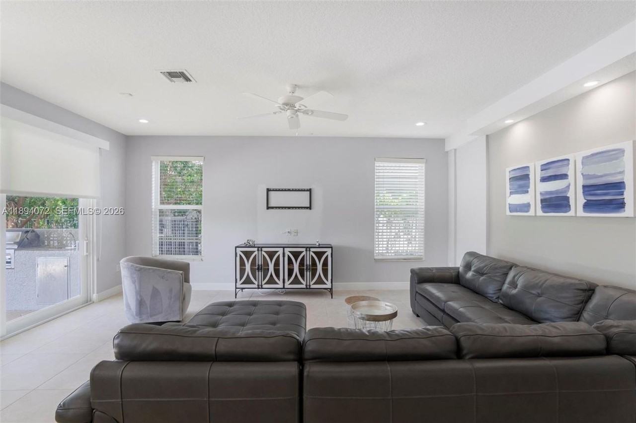 11750 Bayfield Dr - Photo 7 of 25