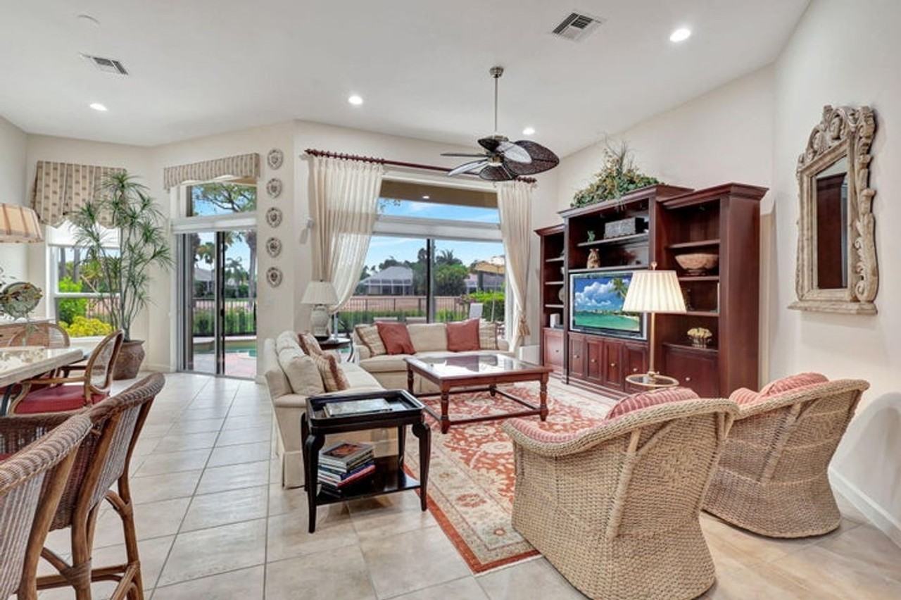 8671 Falcon Green Dr - Photo 4 of 16