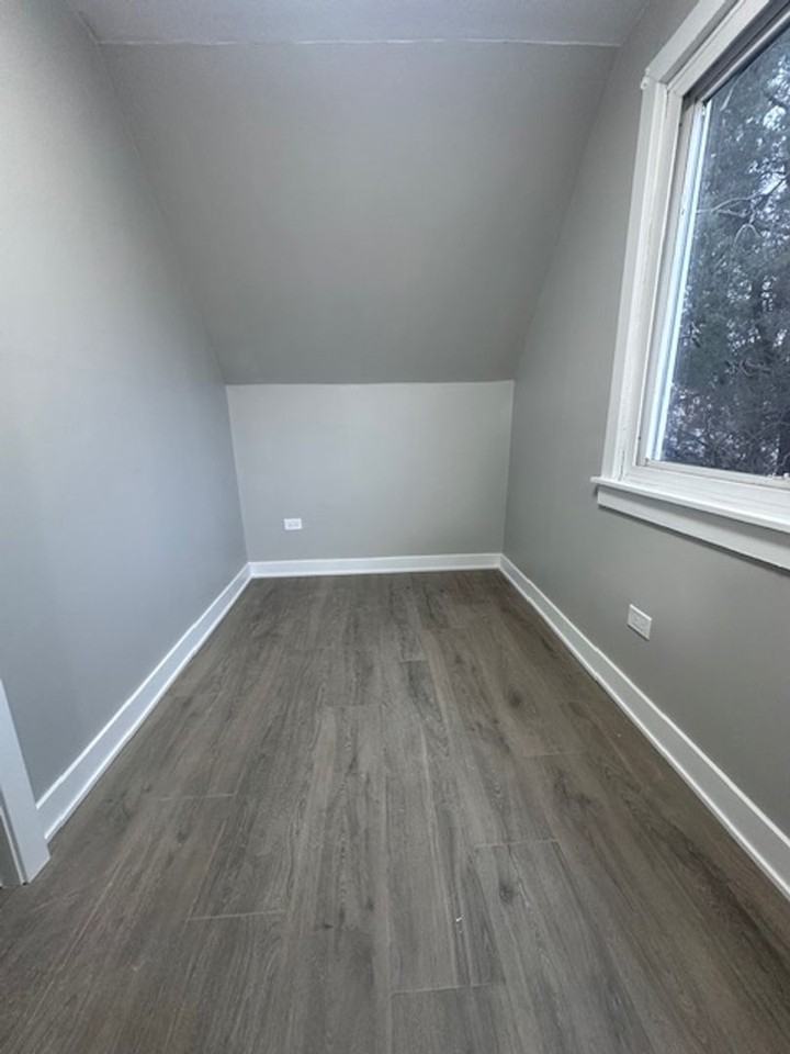 6504 S Kilpatrick Ave - Photo 6 of 13