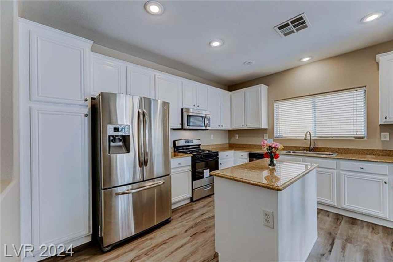 73 Ice Fall Ave - Photo 4 of 11