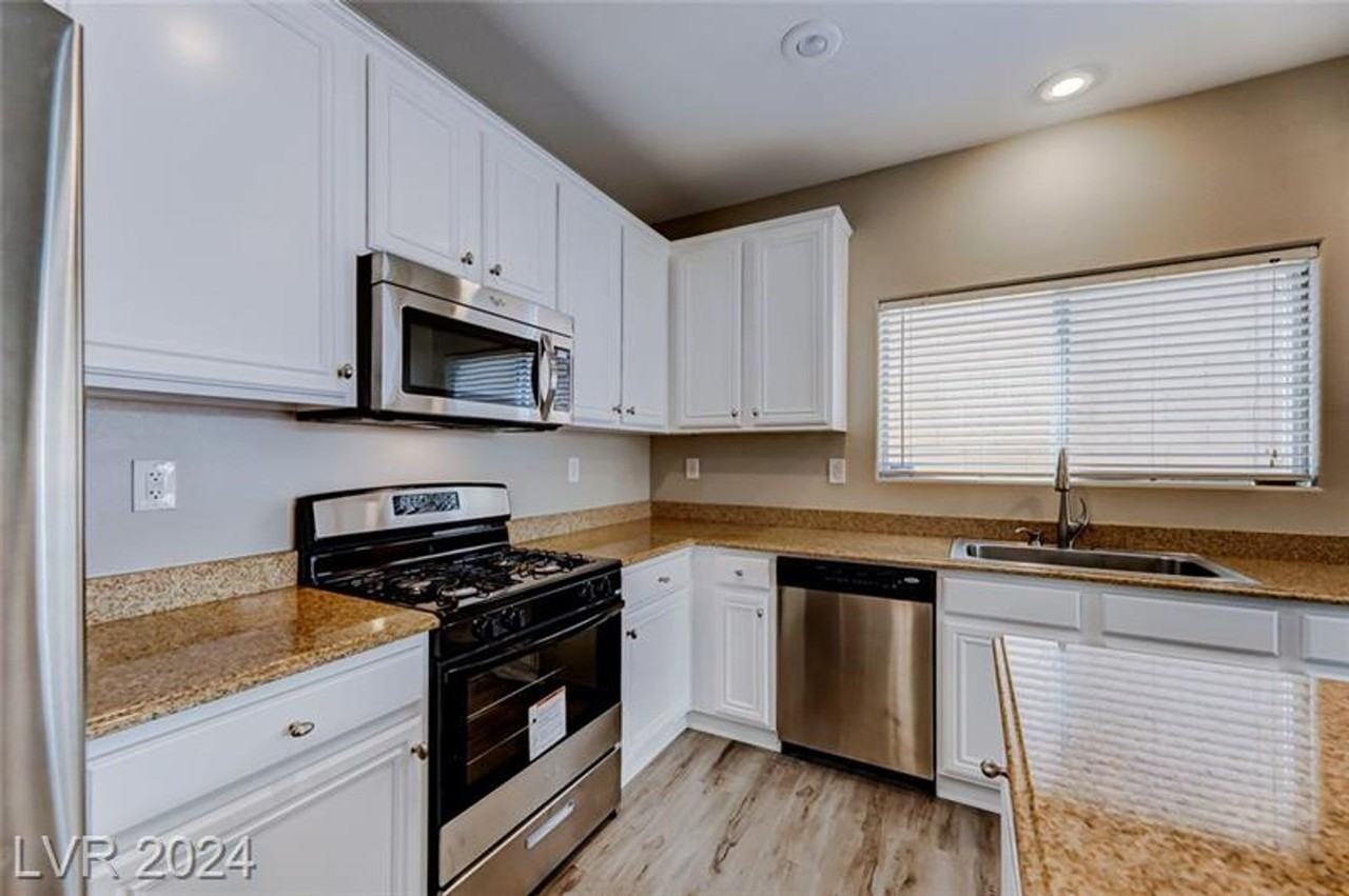 73 Ice Fall Ave - Photo 5 of 11