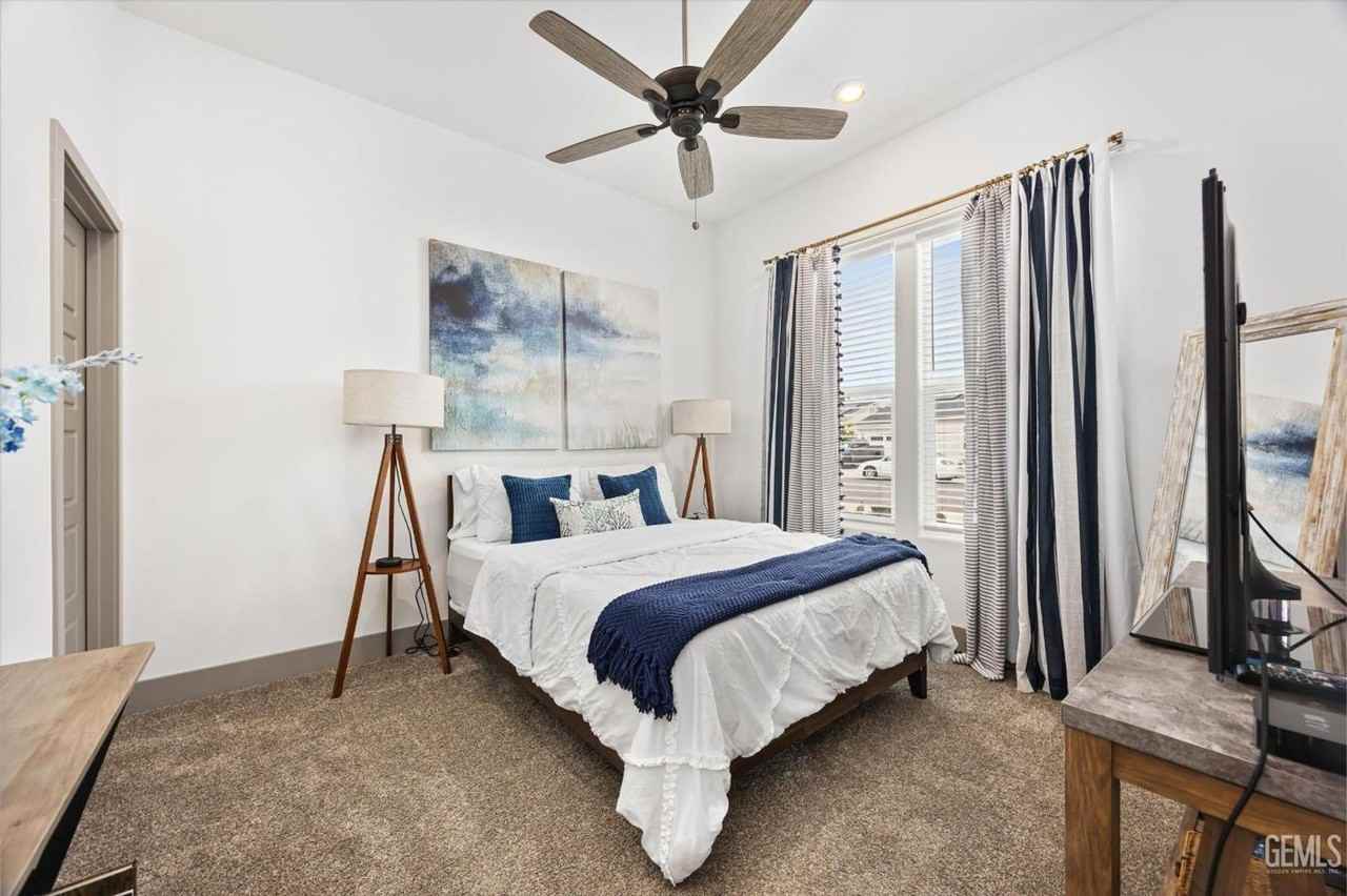 9413 1/2 Hill Springs Ln - Photo 4 of 6