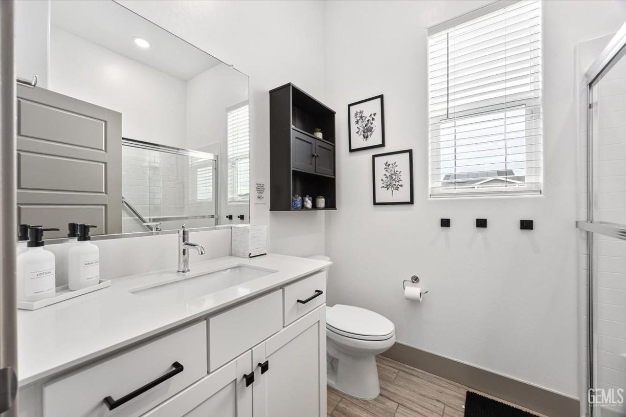 9413 1/2 Hill Springs Ln - Photo 6 of 6