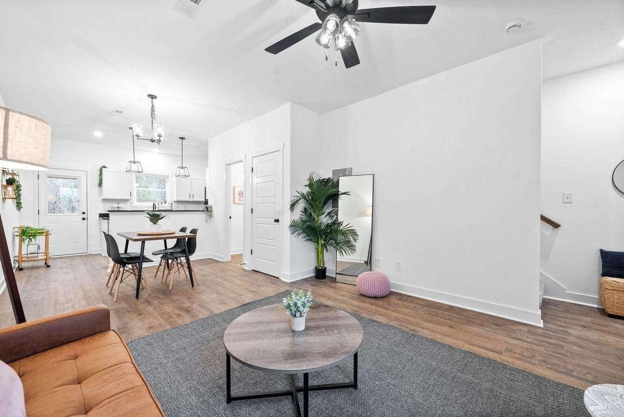 914 Power St - Photo 4 of 28