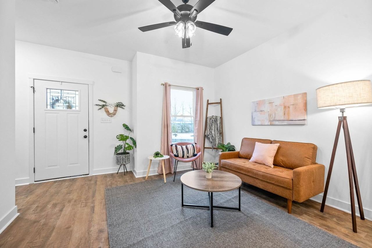 914 Power St - Photo 6 of 28