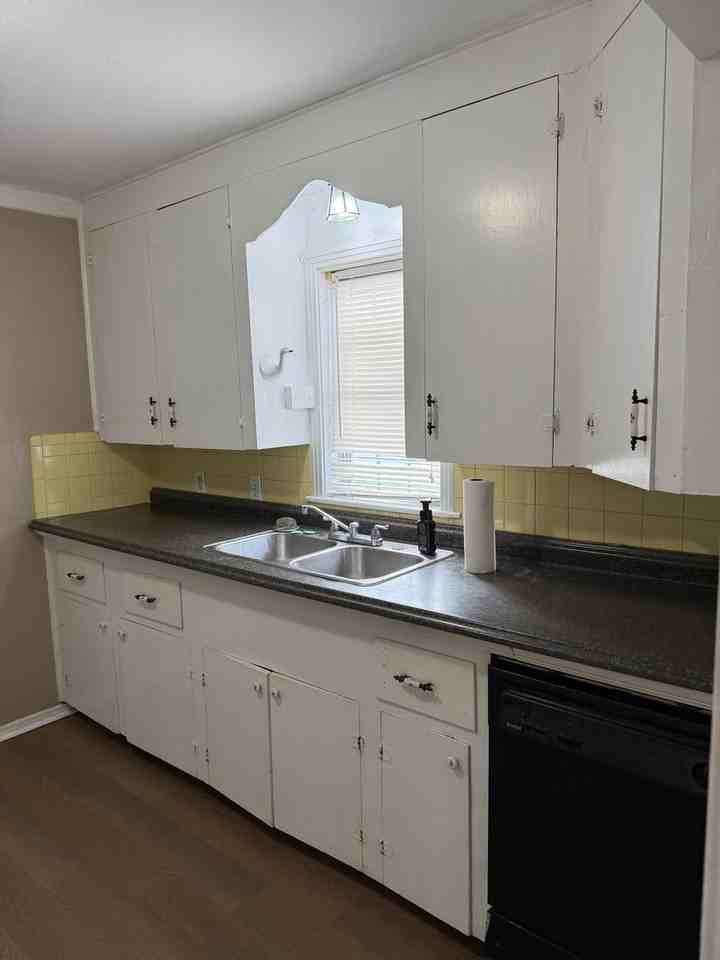 267 E Lister St - Photo 3 of 8