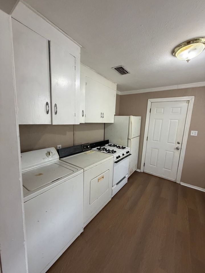 267 E Lister St - Photo 4 of 8