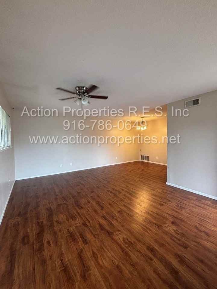 242 Breuner Dr #4 - Photo 3 of 14