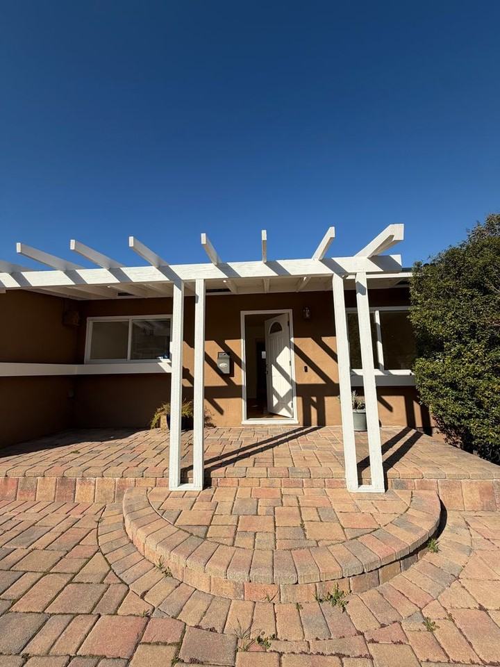 1210 Sleepy Hollow Ln - Photo 4 of 20