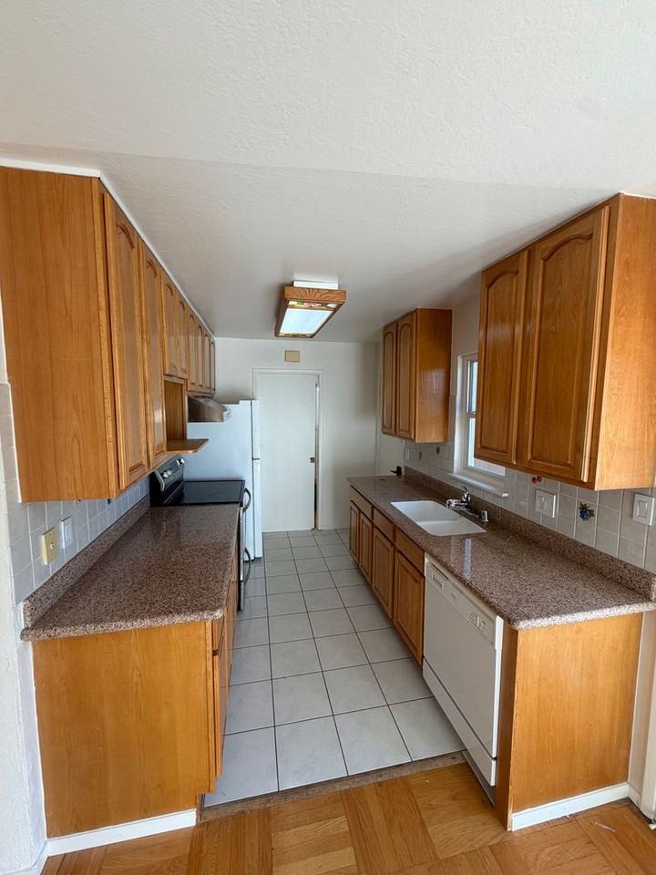 1210 Sleepy Hollow Ln - Photo 7 of 20