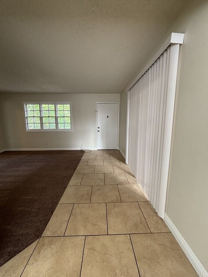 2855 Klinger Cir #4 - Photo 2 of 11