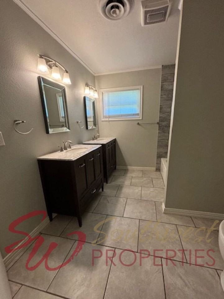 1030 N Neblett St - Photo 5 of 18