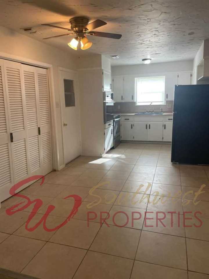 2410 Holly St - Photo 7 of 13