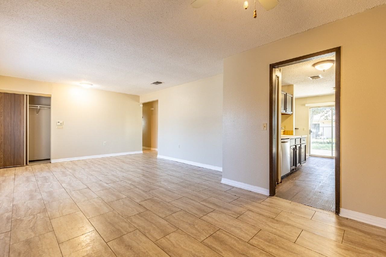 2943 Keslake St - Photo 6 of 32