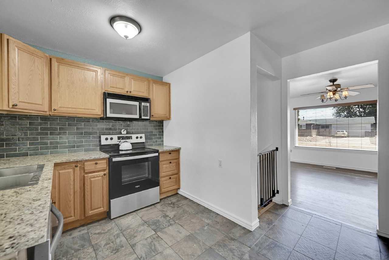 126 Ely St - Photo 3 of 33