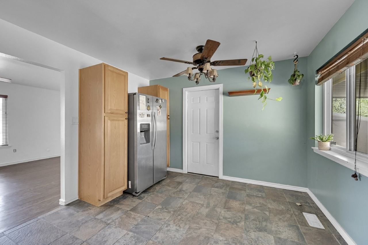 126 Ely St - Photo 6 of 33