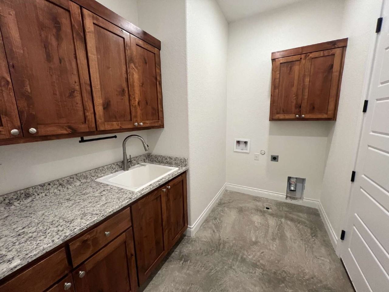 274 Kerlick Ln - Photo 3 of 22
