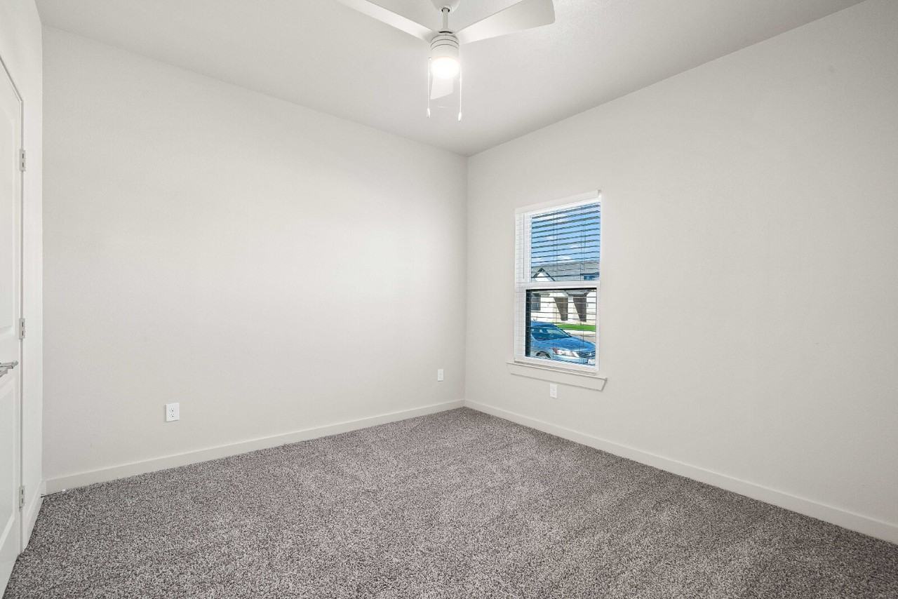 10907 Aberdeen Ave - Photo 6 of 12