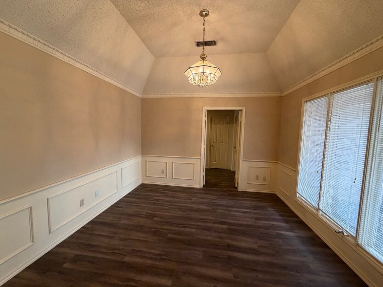 5806 78th St - Photo 4 of 15