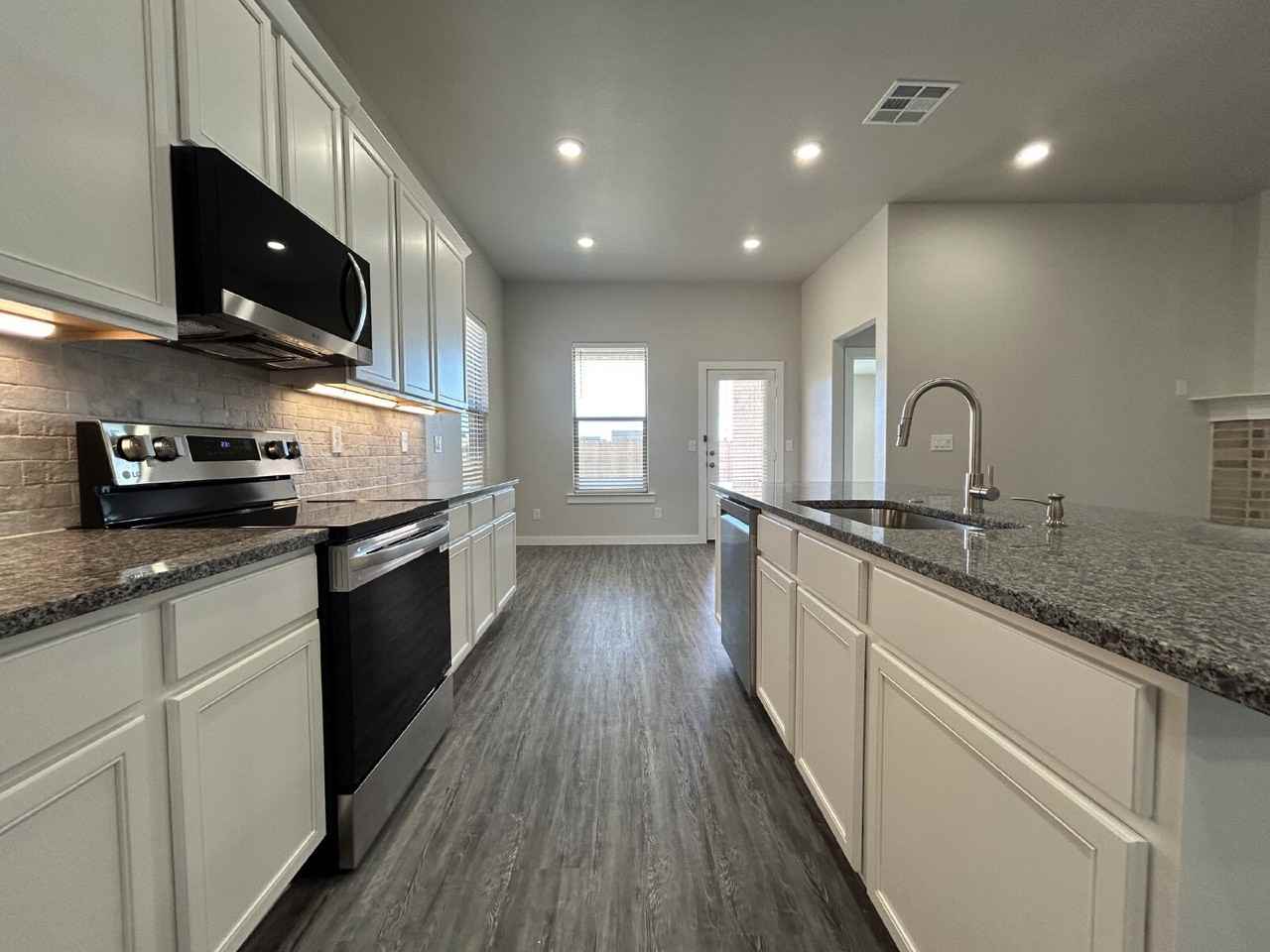 7017 15th St - Photo 6 of 17