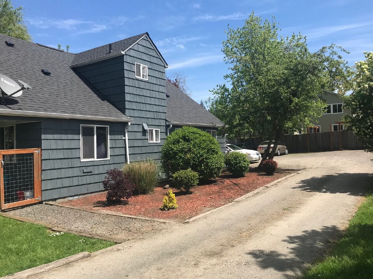 2555 Riverview St - Photo 2 of 4