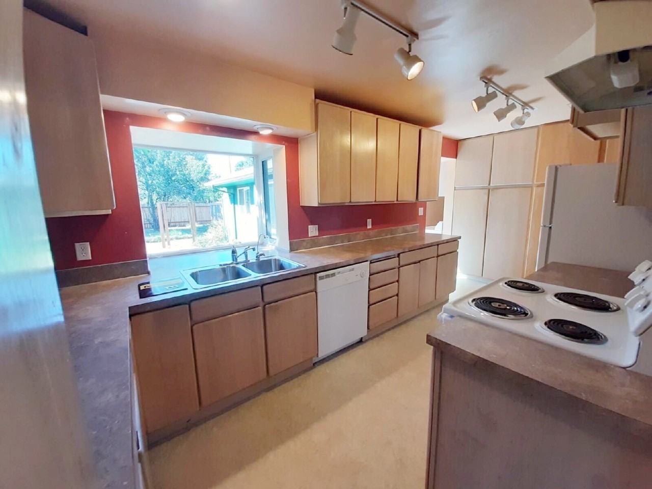 660 E 22nd Ave - Photo 4 of 14