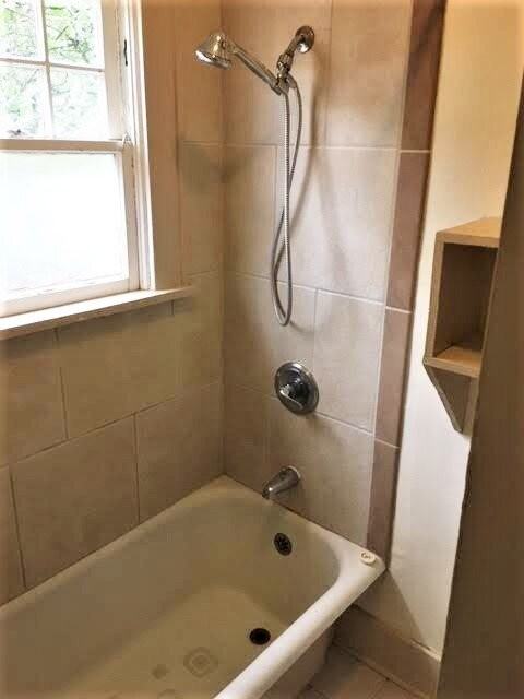 1267 Ferry St - Photo 7 of 10