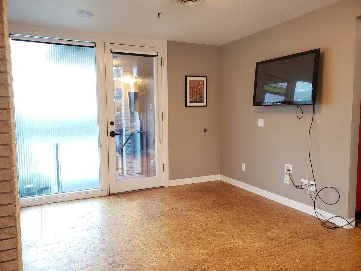 1405 Mill St - Photo 3 of 9