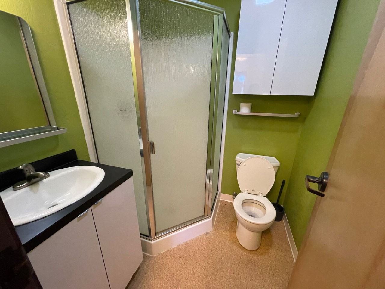 1405 Mill St - Photo 4 of 9