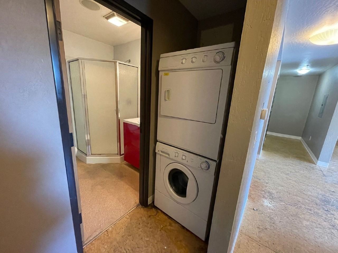 1405 Mill St - Photo 5 of 9