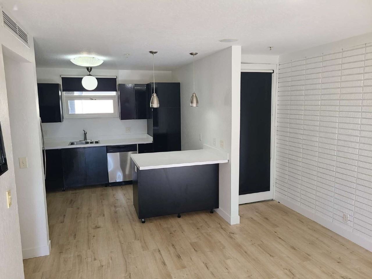 410 E 14th Ave - Photo 5 of 21