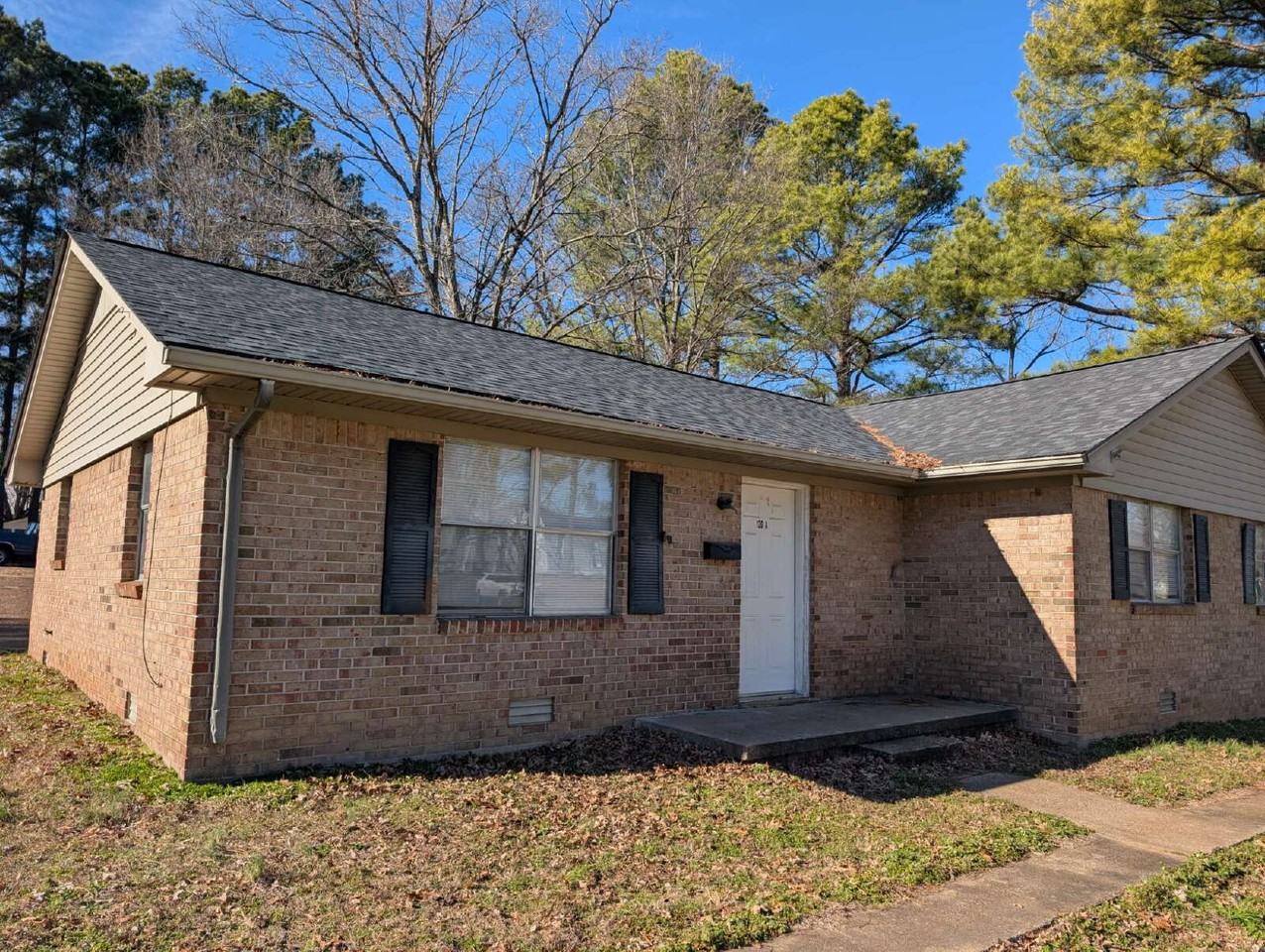 120 Willow Ln Apt A - Photo 2 of 12