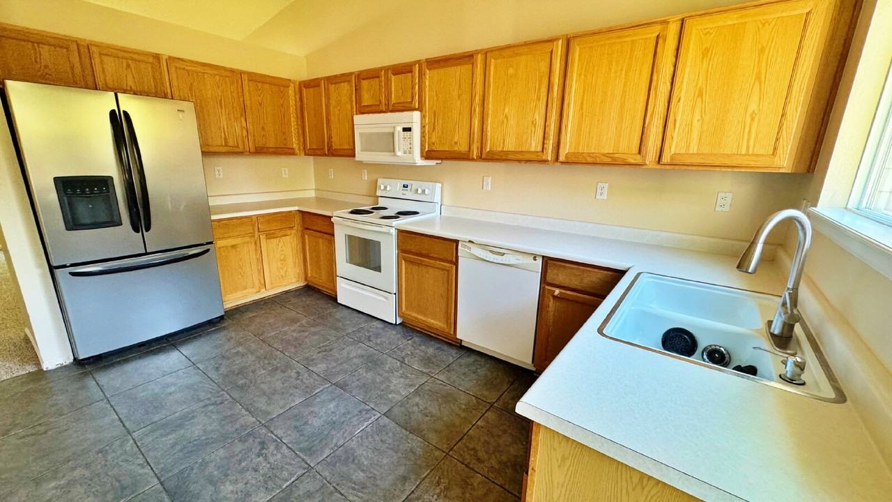 5597 S Killarney St - Photo 6 of 33