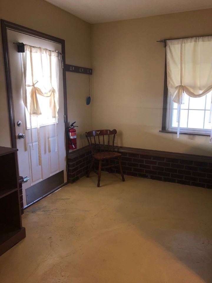 664 Nahunta Rd - Photo 5 of 17