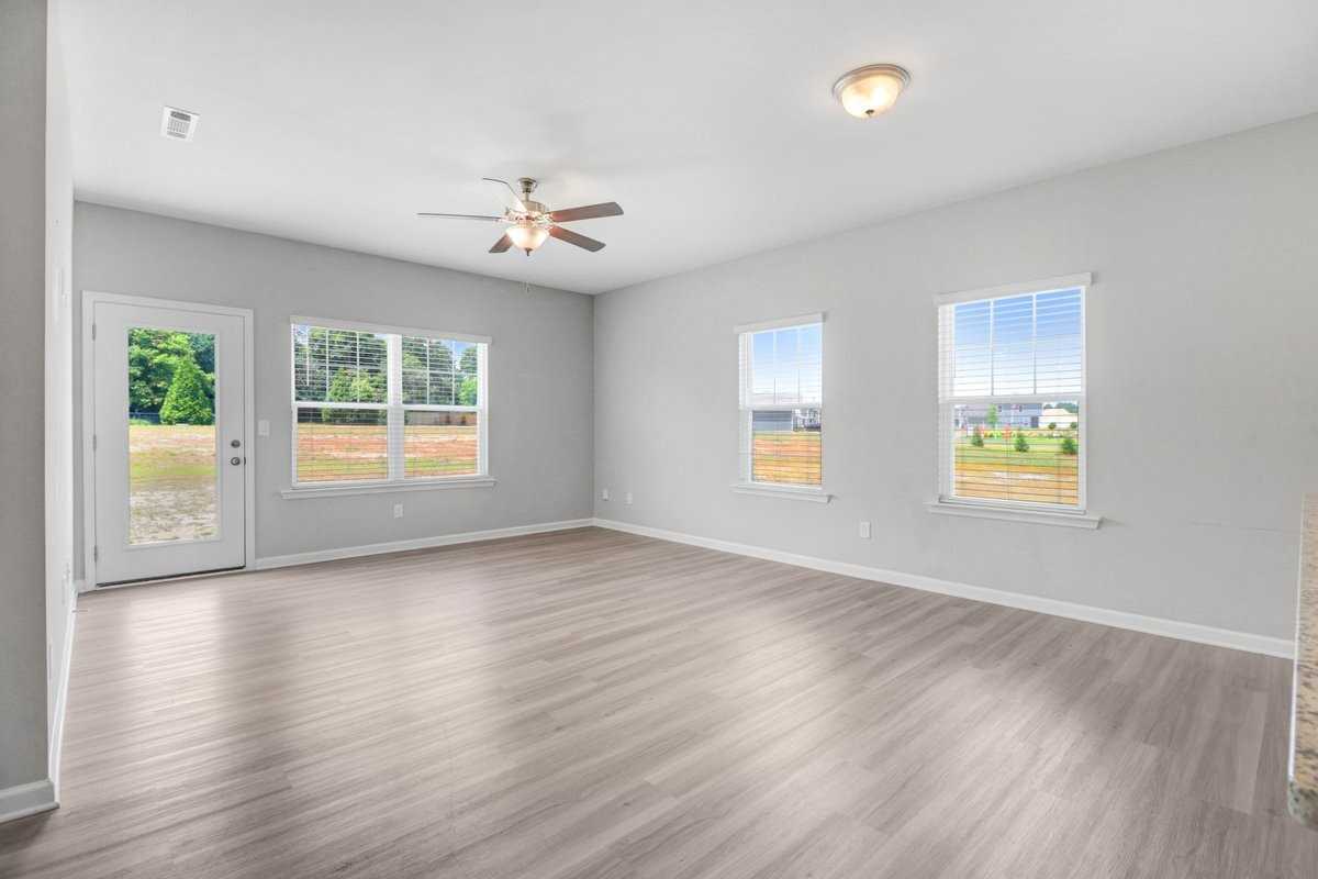 103 Drake Village Dr - Photo 3 of 23