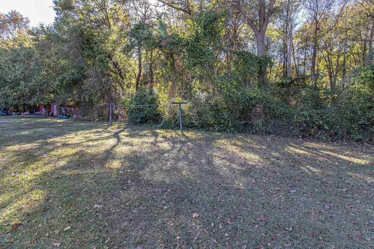 394 Community Dr - Photo 3 of 20