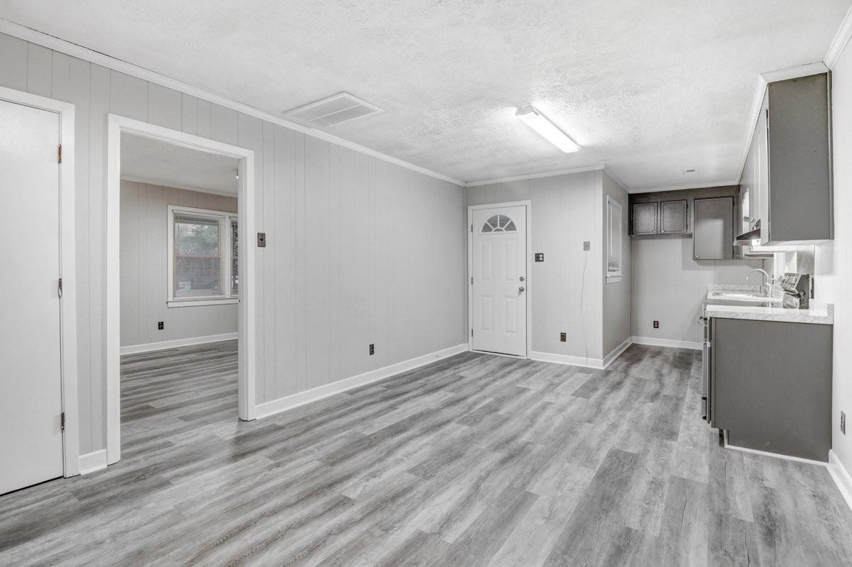 178 Best Ave - Photo 6 of 15