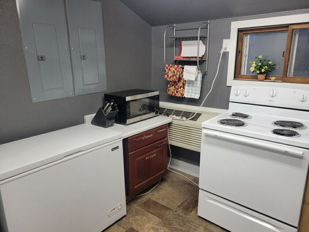 208 6th Ave Sw - Photo 7 of 13