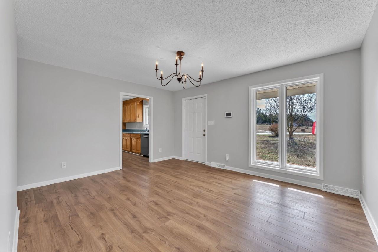 1947 Old Grove Rd - Photo 4 of 27