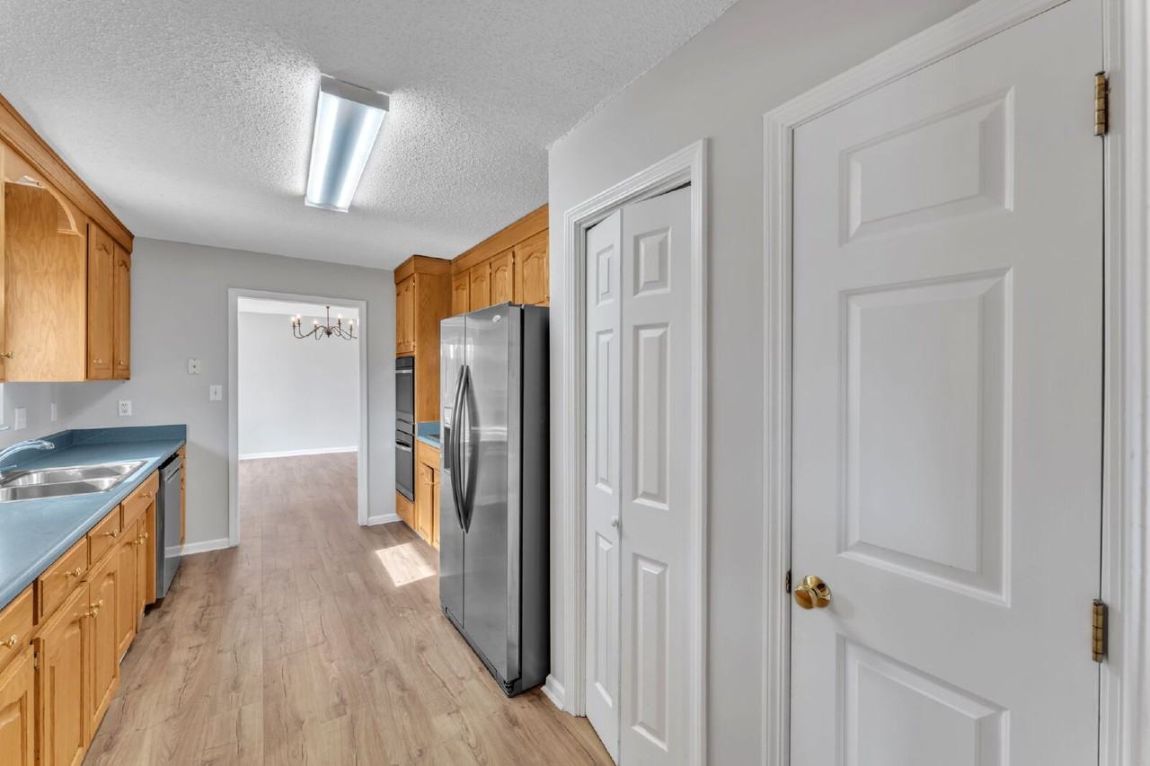 1947 Old Grove Rd - Photo 7 of 27