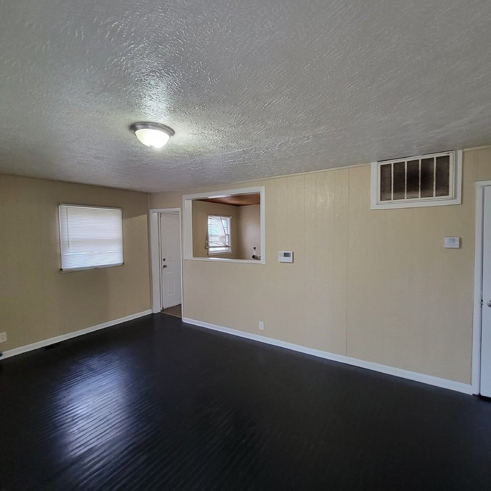 5660 E 23rd St - Photo 3 of 7