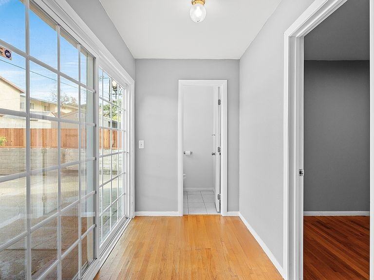 3810 S Burnside Ave - Photo 2 of 50