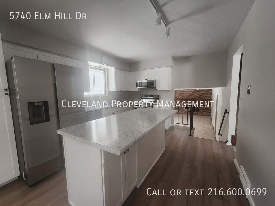 5740 Elm Hill Dr - Photo 3 of 24