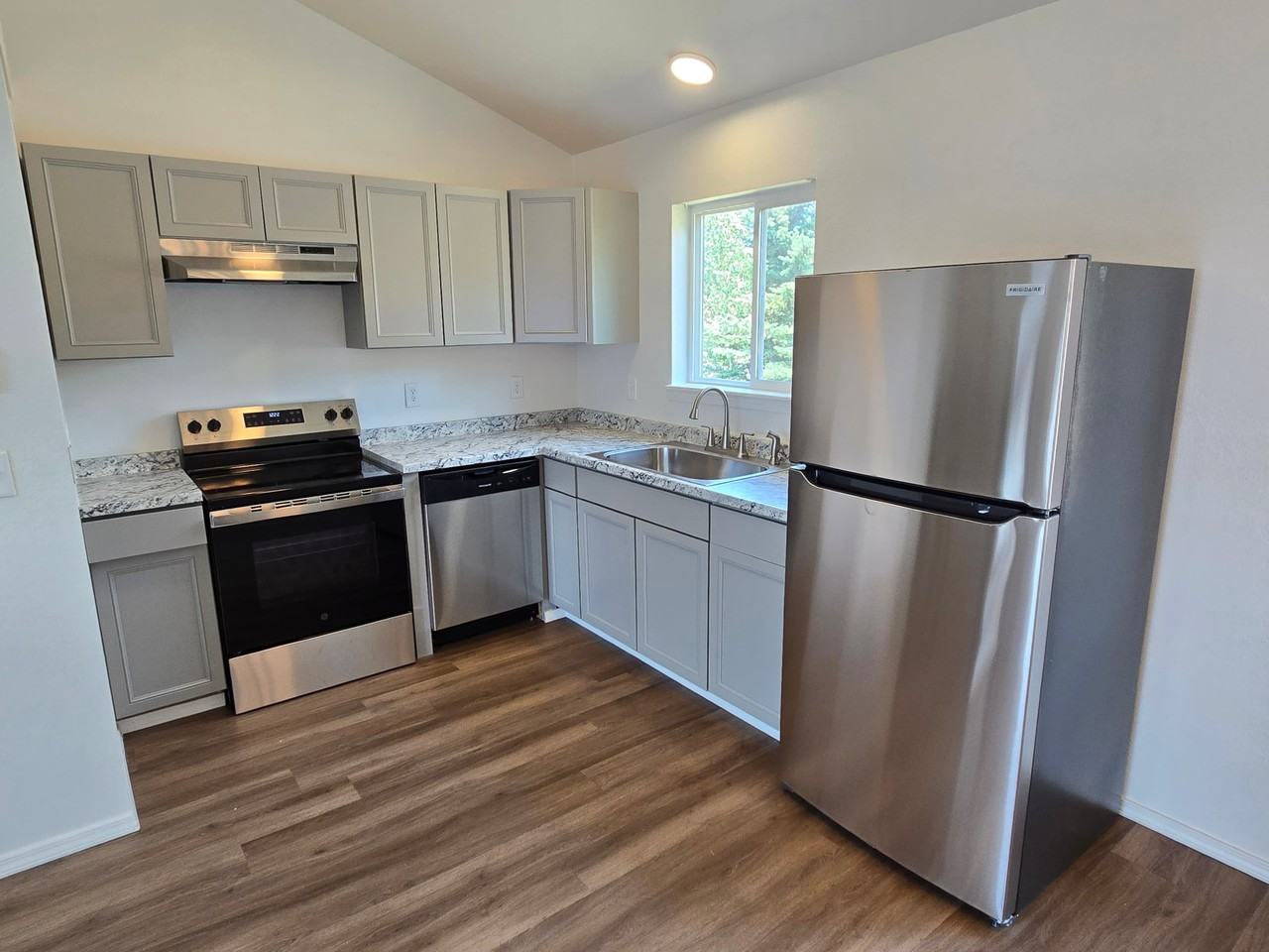 540 Forest Edge Rd Apt C - Photo 6 of 18