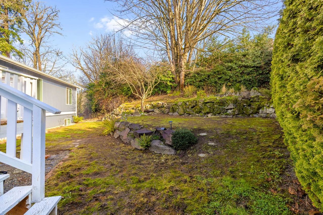 1014 Crest Pl - Photo 3 of 19