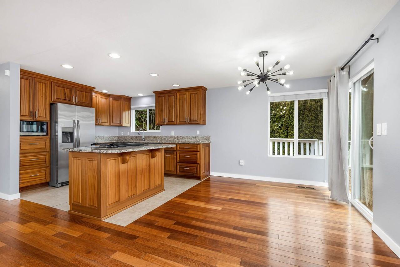 1014 Crest Pl - Photo 6 of 19