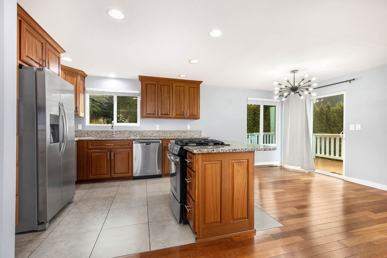 1014 Crest Pl - Photo 7 of 19