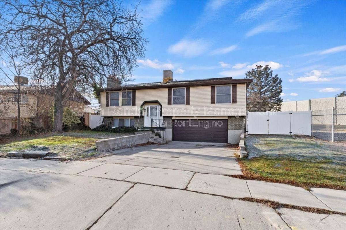 3757 W Clermont Dr - Photo 2 of 10