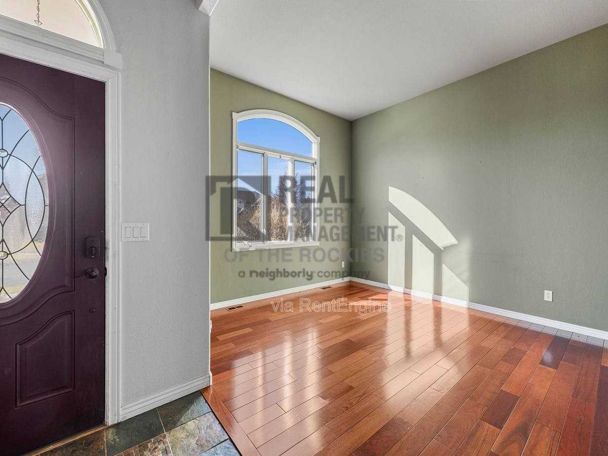 1185 Trails End Ct - Photo 3 of 10